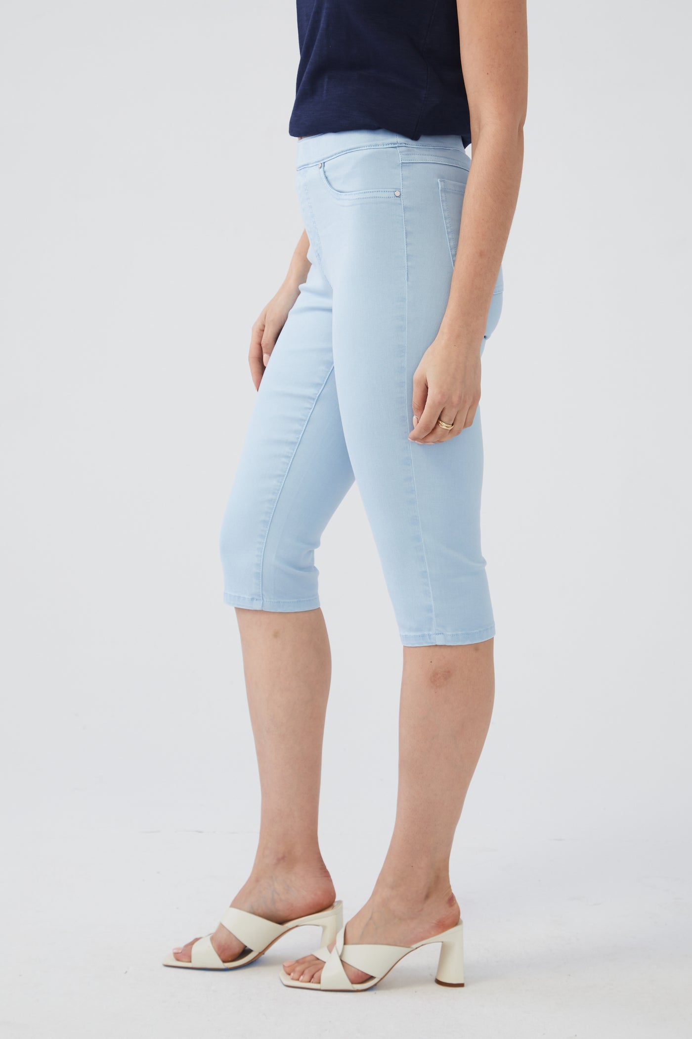 Pull-On Capri Pedal Pusher Style 2067511, 17" French Dressing Jeans